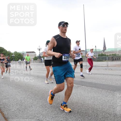 29.06.2025 - hella hamburg halbmarathon Lena Gebhardt http://msf.ph/oto/8423923 29.06.2025 10:53:13 Lombardsbrücke 16156, 1348, 2291, 10661, 1340, 1900, 1906, 2065, 2146, 2291, 2409, 2701, 2988, 3226, 3787, 4195, 4626, 4729, 5428, 5562, 5815, 6041, 6044, 6135, 6521, 7032, 7068, 7483, 7681, 7737, 7876, 8189, 8212, 8414, 8515, 8906, 9545, 9685, 9764, 10043, 10055, 10175, 10417, 10490, 10568, 10661, 10981, 11520, 11524, 11919, 12127, 12128, 12193, 12219, 12700, 13489, 13916, 13917, 14009, 14038, 14765, 14807, 14977, 14979, 16137 meine-sportfotos.de