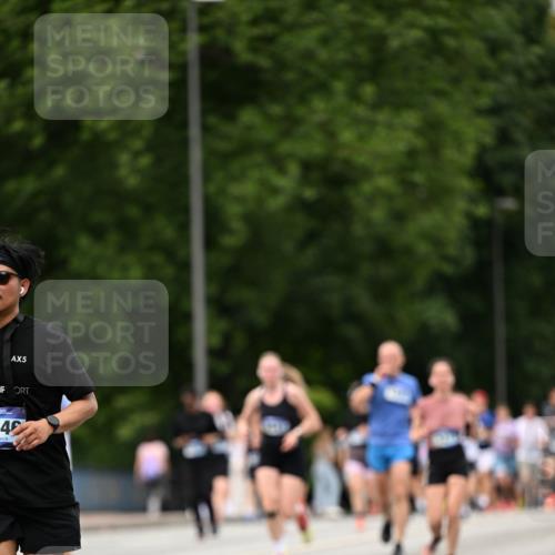 29.06.2025 - hella hamburg halbmarathon Dr. Thomas Lammeyer http://msf.ph/oto/8423928 29.06.2025 10:49:10 Kennedybrücke 1273, 1685, 1713, 3238, 3506, 4215, 5730, 5731, 6002, 6895, 6922, 7216, 7541, 7610, 7818, 8605, 9084, 9085, 10223, 10303, 10304 meine-sportfotos.de