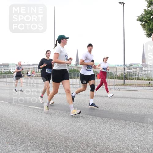 29.06.2025 - hella hamburg halbmarathon Lena Gebhardt http://msf.ph/oto/8423979 29.06.2025 10:53:14 Lombardsbrücke 16961, 10661, 1613, 1340, 1709, 1900, 1906, 1984, 2065, 2146, 2291, 2409, 2701, 2988, 3226, 3787, 4195, 4626, 4729, 5428, 5562, 5815, 6041, 6044, 6135, 6521, 7032, 7068, 7483, 7681, 7737, 7876, 8189, 8212, 8414, 8515, 8906, 9456, 9545, 9685, 9764, 9785, 10043, 10055, 10175, 10417, 10490, 10568, 10661, 10981, 11520, 11524, 11919, 12127, 12128, 12193, 12219, 12700, 13489, 13916, 13917, 14009, 14038, 14765, 14807, 14977, 14979, 16137 meine-sportfotos.de