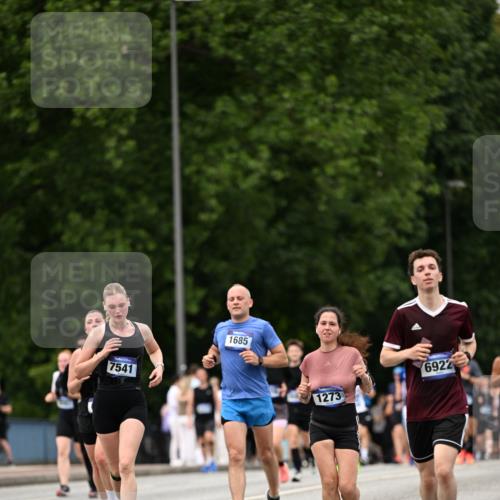 29.06.2025 - hella hamburg halbmarathon Dr. Thomas Lammeyer http://msf.ph/oto/8423983 29.06.2025 10:49:13 Kennedybrücke 1273, 1685, 1713, 3238, 3506, 4215, 5730, 5731, 6002, 6922, 7216, 7541, 7610, 7818, 8605, 9084, 9085, 10223, 10303, 10304 meine-sportfotos.de