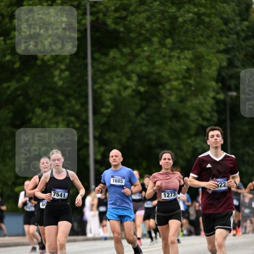 29.06.2025 - hella hamburg halbmarathon Dr. Thomas Lammeyer http://msf.ph/oto/8423988 29.06.2025 10:49:13 Kennedybrücke 1273, 1685, 1713, 3238, 3506, 4215, 5730, 5731, 6002, 6922, 7216, 7541, 7610, 7818, 8605, 9084, 9085, 10223, 10303, 10304 meine-sportfotos.de