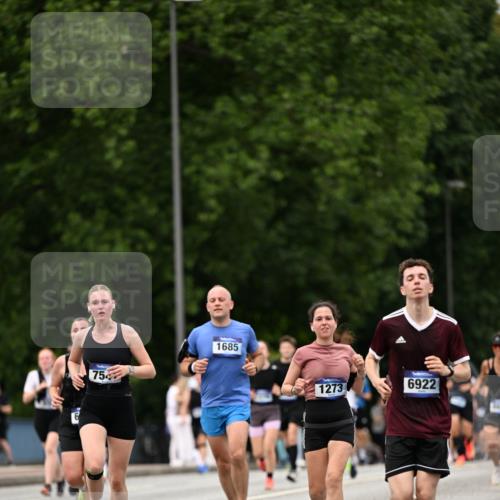 29.06.2025 - hella hamburg halbmarathon Dr. Thomas Lammeyer http://msf.ph/oto/8423992 29.06.2025 10:49:13 Kennedybrücke 1273, 1685, 1713, 3238, 3506, 4215, 5730, 5731, 6002, 6922, 7216, 7541, 7610, 7818, 8605, 9084, 9085, 10223, 10303, 10304 meine-sportfotos.de