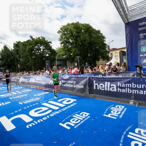 29.06.2025 - hella hamburg halbmarathon Zöllner http://msf.ph/oto/8423999 29.06.2025 10:33:31 Ziel 4602, 8956, 15326, 16931, 17056, 17489, 18731 meine-sportfotos.de