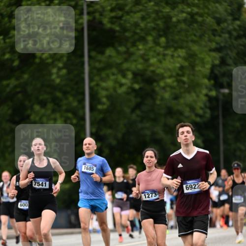 29.06.2025 - hella hamburg halbmarathon Dr. Thomas Lammeyer http://msf.ph/oto/8424006 29.06.2025 10:49:13 Kennedybrücke 1273, 1685, 1713, 3238, 3506, 4215, 5730, 5731, 6002, 6922, 7216, 7541, 7610, 7818, 8605, 9084, 9085, 10223, 10303, 10304 meine-sportfotos.de