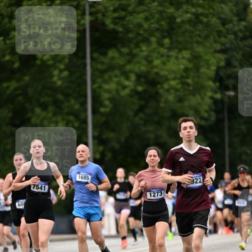 29.06.2025 - hella hamburg halbmarathon Dr. Thomas Lammeyer http://msf.ph/oto/8424011 29.06.2025 10:49:14 Kennedybrücke 1273, 1685, 1713, 3238, 3506, 4215, 5730, 5731, 6002, 6922, 7216, 7541, 7610, 7818, 8605, 9084, 9085, 10223, 10303, 10304 meine-sportfotos.de