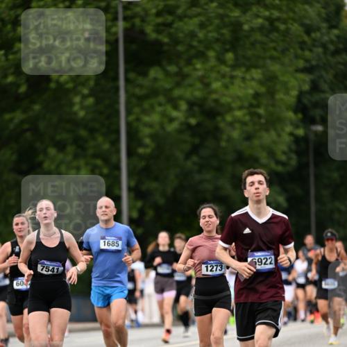 29.06.2025 - hella hamburg halbmarathon Dr. Thomas Lammeyer http://msf.ph/oto/8424016 29.06.2025 10:49:14 Kennedybrücke 1273, 1685, 1713, 3238, 3506, 4215, 5730, 5731, 6002, 6922, 7216, 7541, 7610, 7818, 8605, 9084, 9085, 10223, 10303, 10304 meine-sportfotos.de