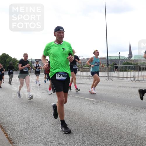 29.06.2025 - hella hamburg halbmarathon Lena Gebhardt http://msf.ph/oto/8424017 29.06.2025 10:28:23 Lombardsbrücke 7667, 3445, 12780, 9654, 5604, 13045, 1148, 3445, 5369, 5604, 5718, 5847, 5903, 5939, 6102, 6418, 6632, 7497, 7667, 7980, 8215, 8327, 8560, 9567, 9642, 9653, 9654, 9716, 9855, 10434, 11692, 11739, 12780, 12842, 13045, 13296, 13400, 13568, 13678, 14017, 14155, 15123, 15608, 16125, 18256, 18293, 18604, 19180 meine-sportfotos.de