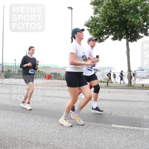 29.06.2025 - hella hamburg halbmarathon Lena Gebhardt http://msf.ph/oto/8424034 29.06.2025 10:53:14 Lombardsbrücke 083, 16961, 1898, 1340, 1709, 1900, 1906, 1984, 2065, 2146, 2291, 2409, 2701, 2988, 3226, 3787, 4195, 4626, 4729, 5428, 5562, 5815, 6041, 6044, 6135, 6521, 7032, 7068, 7483, 7681, 7737, 7876, 8189, 8212, 8414, 8515, 8906, 9456, 9545, 9685, 9764, 9785, 10043, 10055, 10175, 10417, 10490, 10568, 10661, 10981, 11520, 11524, 11919, 12127, 12128, 12193, 12219, 12700, 13489, 13916, 13917, 14009, 14038, 14765, 14807, 14977, 14979, 16137 meine-sportfotos.de