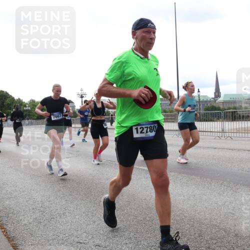 29.06.2025 - hella hamburg halbmarathon Lena Gebhardt http://msf.ph/oto/8424048 29.06.2025 10:28:24 Lombardsbrücke 13400, 7667, 12780, 3445, 5369, 5604, 5718, 5847, 5903, 5939, 6102, 6418, 6632, 7497, 7667, 7980, 8215, 8327, 8560, 9567, 9642, 9653, 9654, 9716, 9855, 10434, 11692, 11739, 12780, 12842, 13045, 13296, 13400, 13568, 13678, 14017, 14155, 15123, 15608, 16125, 18256, 18293, 18604, 19180 meine-sportfotos.de