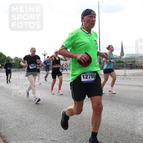 29.06.2025 - hella hamburg halbmarathon Lena Gebhardt http://msf.ph/oto/8424062 29.06.2025 10:28:24 Lombardsbrücke 13400, 7667, 12780, 3445, 5369, 5604, 5718, 5847, 5903, 5939, 6102, 6418, 6632, 7497, 7667, 7980, 8215, 8327, 8560, 9567, 9642, 9653, 9654, 9716, 9855, 10434, 11692, 11739, 12780, 12842, 13045, 13296, 13400, 13568, 13678, 14017, 14155, 15123, 15608, 16125, 18256, 18293, 18604, 19180 meine-sportfotos.de