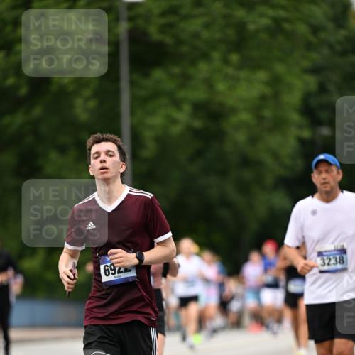 29.06.2025 - hella hamburg halbmarathon Dr. Thomas Lammeyer http://msf.ph/oto/8424075 29.06.2025 10:49:16 Kennedybrücke 1024, 1273, 1685, 1713, 3238, 3506, 4215, 5730, 5731, 6002, 6841, 6922, 7216, 7541, 7610, 7818, 8605, 8745, 9084, 9085, 10223, 10303, 10304 meine-sportfotos.de