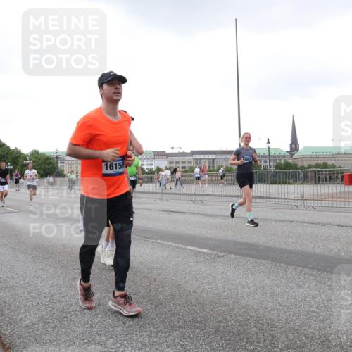 29.06.2025 - hella hamburg halbmarathon Lena Gebhardt http://msf.ph/oto/8424091 29.06.2025 10:53:15 Lombardsbrücke 7483, 16156, 5083, 1340, 1709, 1900, 1906, 1984, 2065, 2146, 2291, 2409, 2701, 2988, 3226, 3787, 4195, 4595, 4626, 4729, 5428, 5562, 5815, 6041, 6044, 6135, 6521, 7032, 7068, 7483, 7611, 7681, 7737, 7876, 8189, 8212, 8414, 8515, 8906, 9456, 9545, 9685, 9764, 9785, 10043, 10055, 10175, 10417, 10490, 10568, 10661, 10981, 11520, 11524, 11919, 12127, 12128, 12193, 12219, 12700, 13489, 13916, 13917, 14009, 14038, 14765, 14807, 14977, 14979, 16137 meine-sportfotos.de