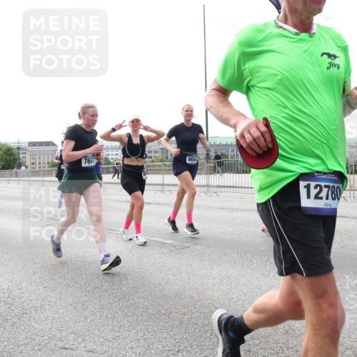 29.06.2025 - hella hamburg halbmarathon Lena Gebhardt http://msf.ph/oto/8424096 29.06.2025 10:28:24 Lombardsbrücke 400, 7667, 9654, 12780, 3445, 5369, 5604, 5718, 5847, 5903, 5939, 6102, 6418, 6632, 7497, 7667, 7980, 8215, 8327, 8560, 9567, 9642, 9653, 9654, 9716, 9855, 10434, 11692, 11739, 12780, 12842, 13045, 13296, 13400, 13568, 13678, 14017, 14155, 15123, 15608, 16125, 18256, 18293, 18604, 19180 meine-sportfotos.de