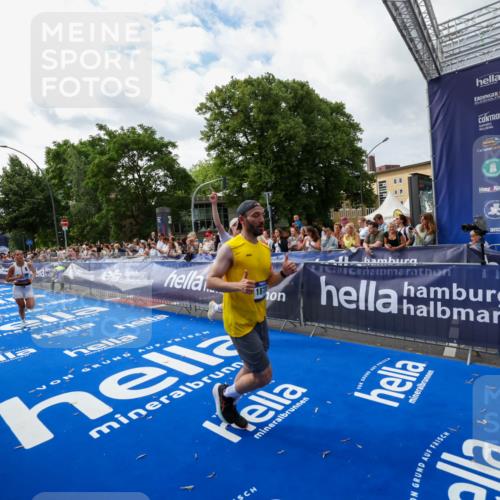 29.06.2025 - hella hamburg halbmarathon Zöllner http://msf.ph/oto/8424103 29.06.2025 10:33:36 Ziel 1053, 8312, 15326, 16931, 18731, 18854 meine-sportfotos.de