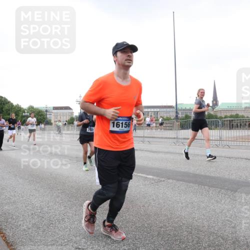 29.06.2025 - hella hamburg halbmarathon Lena Gebhardt http://msf.ph/oto/8424108 29.06.2025 10:53:15 Lombardsbrücke 7483, 7681, 16156, 1340, 1709, 1900, 1906, 1984, 2065, 2146, 2291, 2409, 2701, 2988, 3226, 3787, 4195, 4595, 4626, 4729, 5428, 5562, 5815, 6041, 6044, 6135, 6521, 7032, 7068, 7483, 7611, 7681, 7737, 7876, 8189, 8212, 8414, 8515, 8906, 9456, 9545, 9685, 9764, 9785, 10043, 10055, 10175, 10417, 10490, 10568, 10661, 10981, 11520, 11524, 11919, 12127, 12128, 12193, 12219, 12700, 13489, 13916, 13917, 14009, 14038, 14765, 14807, 14977, 14979, 16137 meine-sportfotos.de