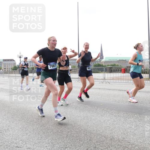 29.06.2025 - hella hamburg halbmarathon Lena Gebhardt http://msf.ph/oto/8424110 29.06.2025 10:28:24 Lombardsbrücke 13400, 18604, 7667, 965, 3445, 5369, 5604, 5718, 5847, 5903, 5939, 6102, 6418, 6632, 7497, 7667, 7980, 8215, 8327, 8560, 9567, 9642, 9653, 9654, 9716, 9855, 10434, 11692, 11739, 12780, 12842, 13045, 13296, 13400, 13568, 13678, 14017, 14155, 15123, 15608, 16125, 18256, 18293, 18604, 19180 meine-sportfotos.de