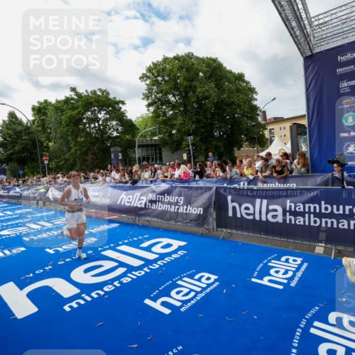 29.06.2025 - hella hamburg halbmarathon Zöllner http://msf.ph/oto/8424135 29.06.2025 10:33:37 Ziel 1053, 2836, 8312, 14975, 15326, 16931, 17191, 18854 meine-sportfotos.de