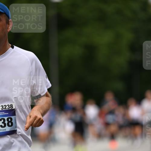 29.06.2025 - hella hamburg halbmarathon Dr. Thomas Lammeyer http://msf.ph/oto/8424211 29.06.2025 10:49:21 Kennedybrücke 1024, 1273, 1685, 1713, 1798, 3238, 3506, 4388, 6002, 6841, 6888, 6922, 7216, 7541, 8605, 8745, 8907, 9084, 9085, 10223, 10303, 10304 meine-sportfotos.de