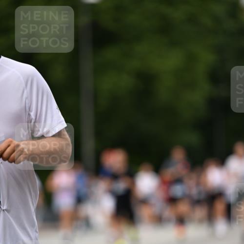 29.06.2025 - hella hamburg halbmarathon Dr. Thomas Lammeyer http://msf.ph/oto/8424216 29.06.2025 10:49:21 Kennedybrücke 1024, 1273, 1685, 1713, 1798, 3238, 3506, 4388, 6002, 6841, 6888, 6922, 7216, 7541, 8605, 8745, 8907, 9084, 9085, 10223, 10303, 10304 meine-sportfotos.de
