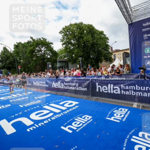 29.06.2025 - hella hamburg halbmarathon Zöllner http://msf.ph/oto/8424240 29.06.2025 10:33:41 Ziel 1053, 1396, 2836, 8312, 12595, 14975, 16755, 17191, 18854 meine-sportfotos.de