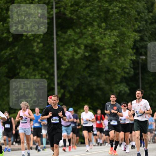 29.06.2025 - hella hamburg halbmarathon Dr. Thomas Lammeyer http://msf.ph/oto/8424250 29.06.2025 10:49:22 Kennedybrücke 1024, 1273, 1685, 1713, 1798, 3238, 3506, 4388, 6002, 6841, 6888, 6922, 7216, 7541, 8605, 8745, 8907, 9084, 9085, 10223, 10668 meine-sportfotos.de