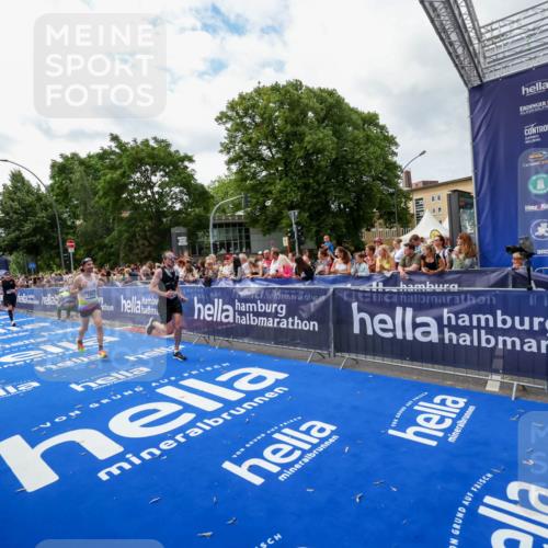 29.06.2025 - hella hamburg halbmarathon Zöllner http://msf.ph/oto/8424257 29.06.2025 10:33:42 Ziel 1053, 1396, 2836, 8312, 12595, 14975, 16755, 17191 meine-sportfotos.de
