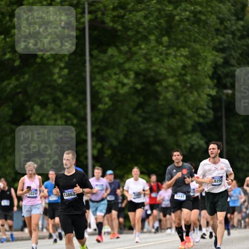 29.06.2025 - hella hamburg halbmarathon Dr. Thomas Lammeyer http://msf.ph/oto/8424266 29.06.2025 10:49:22 Kennedybrücke 1024, 1273, 1685, 1713, 1798, 3238, 3506, 4388, 6002, 6841, 6888, 6922, 7216, 7541, 8605, 8745, 8907, 9084, 9085, 10223, 10668 meine-sportfotos.de
