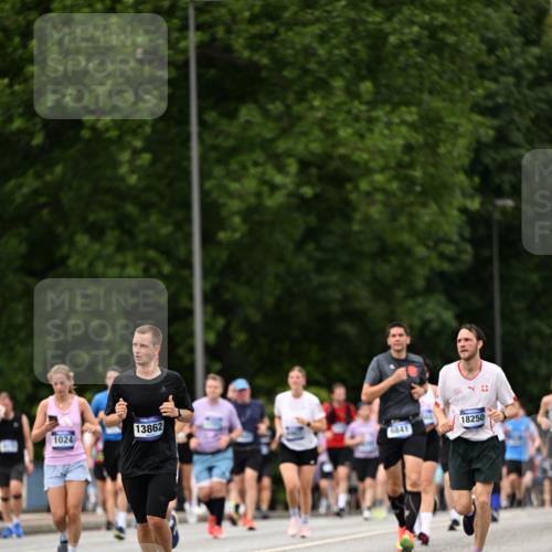 29.06.2025 - hella hamburg halbmarathon Dr. Thomas Lammeyer http://msf.ph/oto/8424271 29.06.2025 10:49:22 Kennedybrücke 1024, 1273, 1685, 1713, 1798, 3238, 3506, 4388, 6002, 6841, 6888, 6922, 7216, 7541, 8605, 8745, 8907, 9084, 9085, 10223, 10668 meine-sportfotos.de