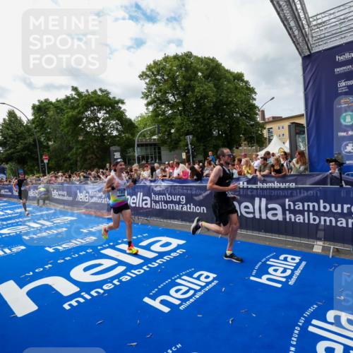 29.06.2025 - hella hamburg halbmarathon Zöllner http://msf.ph/oto/8424275 29.06.2025 10:33:43 Ziel 1053, 1396, 2836, 8312, 12595, 14975, 16755, 17191 meine-sportfotos.de
