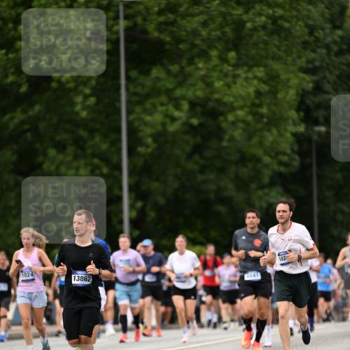 29.06.2025 - hella hamburg halbmarathon Dr. Thomas Lammeyer http://msf.ph/oto/8424278 29.06.2025 10:49:23 Kennedybrücke 1024, 1273, 1685, 1713, 1798, 3238, 3506, 4337, 4388, 6002, 6841, 6888, 6922, 7216, 7541, 8605, 8745, 8907, 9084, 9085, 10223, 10668 meine-sportfotos.de