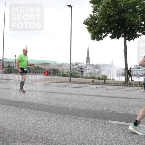29.06.2025 - hella hamburg halbmarathon Lena Gebhardt http://msf.ph/oto/8424292 29.06.2025 10:53:18 Lombardsbrücke 1340, 1709, 1900, 1906, 1984, 2065, 2146, 2291, 2409, 2429, 2701, 2988, 3226, 3787, 4195, 4595, 4626, 4729, 5428, 5562, 5815, 6041, 6044, 6135, 6306, 6521, 7068, 7483, 7537, 7611, 7681, 7737, 7876, 8189, 8212, 8414, 8515, 8906, 9077, 9456, 9545, 9685, 9764, 9785, 10043, 10055, 10175, 10417, 10490, 10568, 10661, 10981, 11520, 11524, 11919, 12127, 12128, 12193, 12219, 12700, 13489, 13916, 13917, 14038, 14765, 14807, 14977, 14979, 16137 meine-sportfotos.de