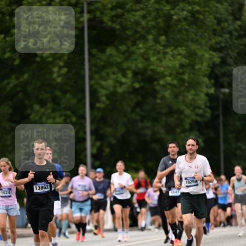 29.06.2025 - hella hamburg halbmarathon Dr. Thomas Lammeyer http://msf.ph/oto/8424298 29.06.2025 10:49:23 Kennedybrücke 1024, 1273, 1685, 1713, 1798, 3238, 3506, 4337, 4388, 6002, 6841, 6888, 6922, 7216, 7541, 8605, 8745, 8907, 9084, 9085, 10223, 10668 meine-sportfotos.de
