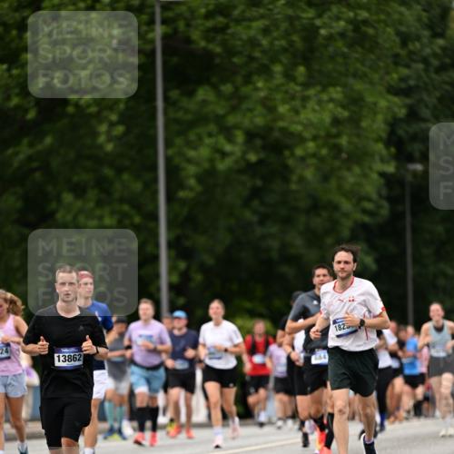 29.06.2025 - hella hamburg halbmarathon Dr. Thomas Lammeyer http://msf.ph/oto/8424305 29.06.2025 10:49:23 Kennedybrücke 1024, 1273, 1685, 1713, 1798, 3238, 3506, 4337, 4388, 6002, 6841, 6888, 6922, 7216, 7541, 8605, 8745, 8907, 9084, 9085, 10223, 10668 meine-sportfotos.de
