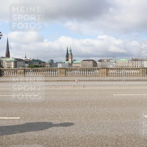 29.06.2025 - hella hamburg halbmarathon Lena Gebhardt http://msf.ph/oto/8424307 29.06.2025 08:58:24 Lombardsbrücke  meine-sportfotos.de