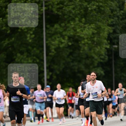 29.06.2025 - hella hamburg halbmarathon Dr. Thomas Lammeyer http://msf.ph/oto/8424309 29.06.2025 10:49:23 Kennedybrücke 1024, 1273, 1685, 1713, 1798, 3238, 3506, 4337, 4388, 6002, 6841, 6888, 6922, 7216, 7541, 8605, 8745, 8907, 9084, 9085, 10223, 10668 meine-sportfotos.de