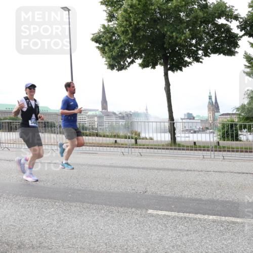 29.06.2025 - hella hamburg halbmarathon Lena Gebhardt http://msf.ph/oto/8424323 29.06.2025 10:28:26 Lombardsbrücke 344, 3445, 4700, 5369, 5604, 5718, 5847, 5903, 5939, 6102, 6418, 6632, 7497, 7667, 7980, 8215, 8327, 8560, 9642, 9653, 9654, 9716, 9855, 10434, 11692, 11739, 12780, 12842, 13045, 13296, 13400, 13568, 13678, 14017, 14155, 15123, 15256, 15608, 16125, 16643, 18256, 18293, 18604, 19180 meine-sportfotos.de