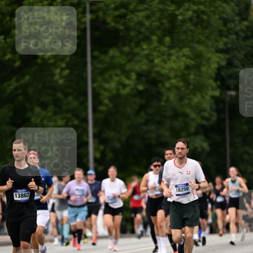 29.06.2025 - hella hamburg halbmarathon Dr. Thomas Lammeyer http://msf.ph/oto/8424325 29.06.2025 10:49:24 Kennedybrücke 1024, 1273, 1685, 1713, 1798, 3238, 3506, 4337, 4388, 6002, 6841, 6888, 6922, 7216, 7541, 8605, 8745, 8907, 9084, 9085, 10223, 10668 meine-sportfotos.de
