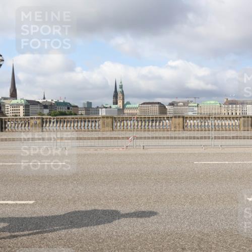 29.06.2025 - hella hamburg halbmarathon Lena Gebhardt http://msf.ph/oto/8424329 29.06.2025 08:58:25 Lombardsbrücke  meine-sportfotos.de