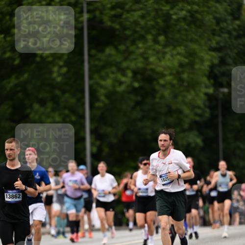 29.06.2025 - hella hamburg halbmarathon Dr. Thomas Lammeyer http://msf.ph/oto/8424334 29.06.2025 10:49:24 Kennedybrücke 1024, 1273, 1685, 1713, 1798, 3238, 3506, 4337, 4388, 6002, 6841, 6888, 6922, 7216, 7541, 8605, 8745, 8907, 9084, 9085, 10223, 10668 meine-sportfotos.de