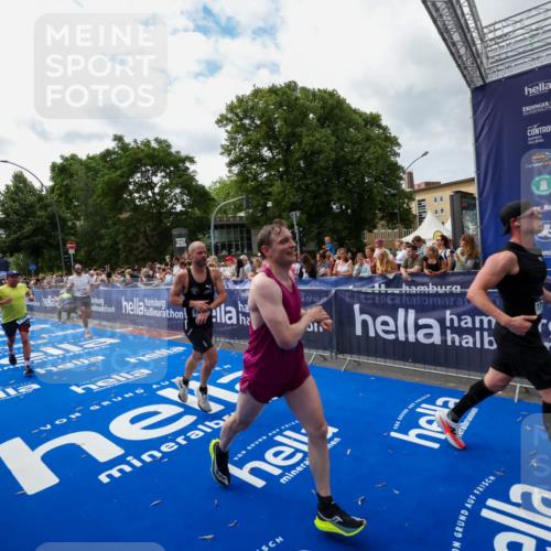 29.06.2025 - hella hamburg halbmarathon Zöllner http://msf.ph/oto/8424347 29.06.2025 10:33:45 Ziel 1396, 2746, 2836, 4246, 5193, 12595, 14975, 16755, 17191 meine-sportfotos.de