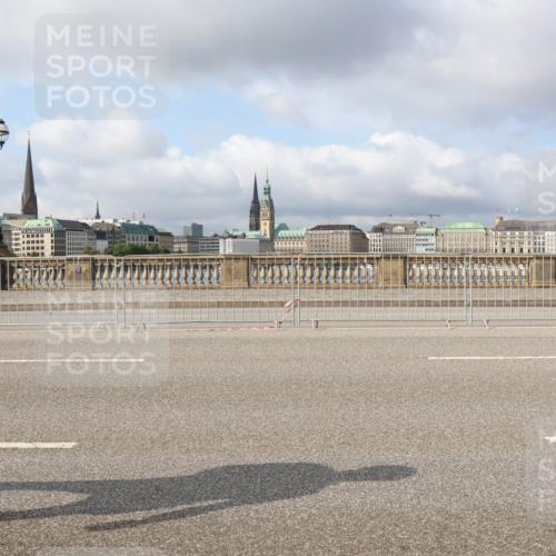 29.06.2025 - hella hamburg halbmarathon Lena Gebhardt http://msf.ph/oto/8424352 29.06.2025 08:58:25 Lombardsbrücke  meine-sportfotos.de