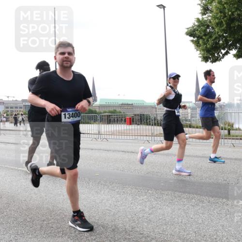 29.06.2025 - hella hamburg halbmarathon Lena Gebhardt http://msf.ph/oto/8424353 29.06.2025 10:28:27 Lombardsbrücke 13400, 3445, 4700, 5369, 5604, 5718, 5847, 5903, 5939, 6102, 6418, 6632, 7667, 7980, 8215, 8327, 8560, 9642, 9653, 9654, 9716, 9855, 10434, 11692, 11739, 12780, 12842, 13045, 13296, 13400, 13568, 13678, 14017, 14155, 15123, 15256, 15608, 16125, 16643, 18256, 18293, 18604, 19180 meine-sportfotos.de