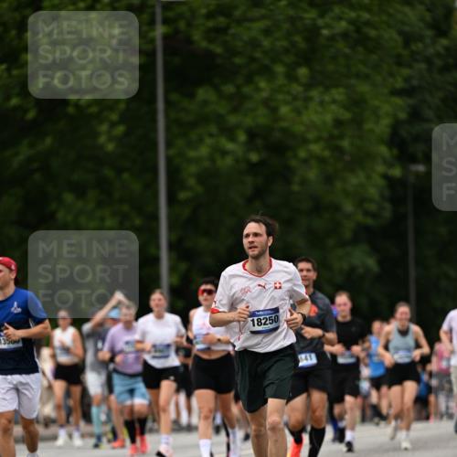 29.06.2025 - hella hamburg halbmarathon Dr. Thomas Lammeyer http://msf.ph/oto/8424354 29.06.2025 10:49:25 Kennedybrücke 1024, 1273, 1685, 1713, 1798, 3238, 3570, 4275, 4337, 4388, 6002, 6841, 6888, 6922, 7216, 7541, 8605, 8745, 8907, 9084, 9085, 10223, 10668 meine-sportfotos.de