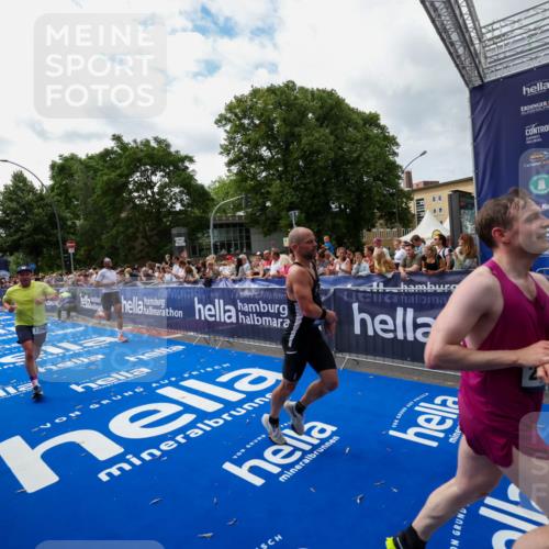 29.06.2025 - hella hamburg halbmarathon Zöllner http://msf.ph/oto/8424356 29.06.2025 10:33:46 Ziel 1396, 2228, 2746, 2836, 4246, 5193, 12595, 14975, 16755, 17191 meine-sportfotos.de