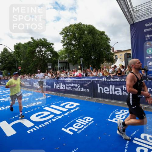 29.06.2025 - hella hamburg halbmarathon Zöllner http://msf.ph/oto/8424365 29.06.2025 10:33:46 Ziel 1396, 2228, 2746, 2836, 4246, 5193, 12595, 14975, 16755, 17191 meine-sportfotos.de