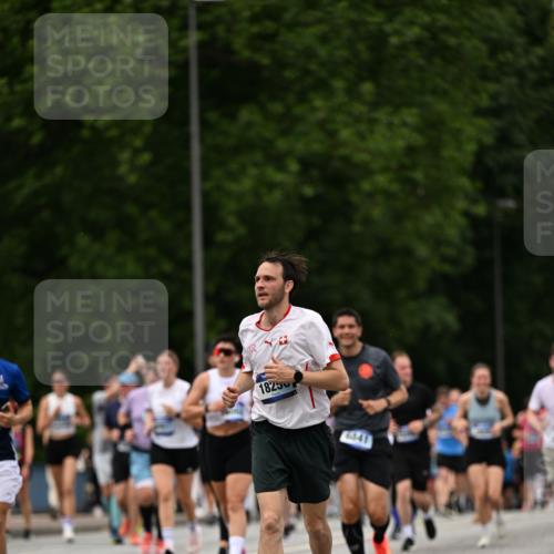 29.06.2025 - hella hamburg halbmarathon Dr. Thomas Lammeyer http://msf.ph/oto/8424369 29.06.2025 10:49:25 Kennedybrücke 1024, 1273, 1685, 1713, 1798, 3238, 3570, 4275, 4337, 4388, 6002, 6841, 6888, 6922, 7216, 7541, 8605, 8745, 8907, 9084, 9085, 10223, 10668 meine-sportfotos.de