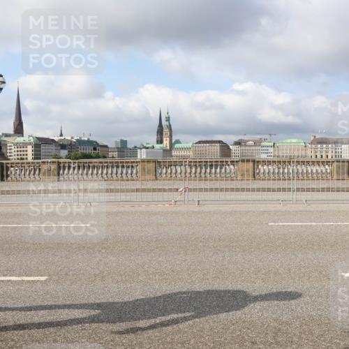29.06.2025 - hella hamburg halbmarathon Lena Gebhardt http://msf.ph/oto/8424371 29.06.2025 08:58:25 Lombardsbrücke  meine-sportfotos.de