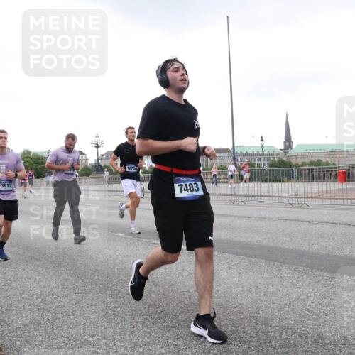 29.06.2025 - hella hamburg halbmarathon Lena Gebhardt http://msf.ph/oto/8424375 29.06.2025 10:53:19 Lombardsbrücke 5428, 13917, 12700, 7483, 1340, 1709, 1900, 1906, 1984, 2065, 2291, 2409, 2429, 2701, 2988, 3226, 3787, 4195, 4595, 4626, 4729, 5428, 5562, 5815, 5857, 6041, 6044, 6135, 6306, 6521, 7068, 7483, 7537, 7611, 7681, 7737, 7876, 8189, 8212, 8414, 8515, 8906, 9077, 9456, 9545, 9685, 9764, 9785, 10043, 10055, 10175, 10417, 10490, 10568, 10661, 11520, 11524, 11919, 12127, 12128, 12193, 12219, 12700, 13489, 13916, 13917, 14038, 14765, 14807, 14977, 14979, 16137 meine-sportfotos.de