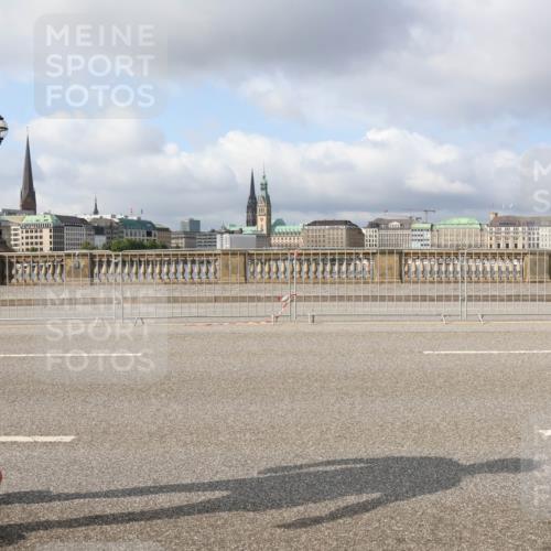29.06.2025 - hella hamburg halbmarathon Lena Gebhardt http://msf.ph/oto/8424391 29.06.2025 08:58:25 Lombardsbrücke  meine-sportfotos.de