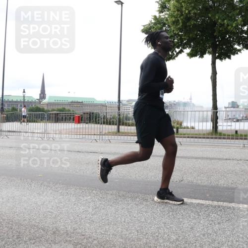 29.06.2025 - hella hamburg halbmarathon Lena Gebhardt http://msf.ph/oto/8424397 29.06.2025 10:28:28 Lombardsbrücke 3445, 4700, 5369, 5604, 5718, 5903, 5939, 6102, 6418, 6632, 7667, 7980, 8215, 8327, 8560, 9642, 9653, 9654, 9716, 9855, 10434, 11692, 12780, 12842, 13045, 13296, 13400, 13568, 13678, 14017, 14155, 15123, 15256, 15608, 16125, 16643, 18256, 18293, 18604, 19180 meine-sportfotos.de